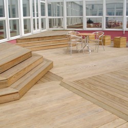 Varying level decking